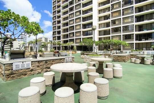 Deluxe Panoramic Mountain View Condo - 37Th Floor, Free Parking & Wifi Condo Honolulu Exteriör bild