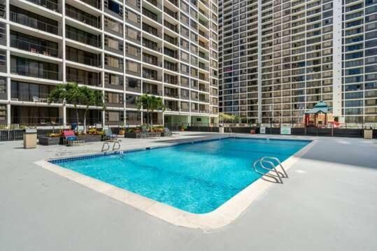 Deluxe Panoramic Mountain View Condo - 37Th Floor, Free Parking & Wifi Condo Honolulu Exteriör bild