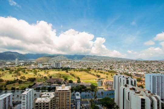 Deluxe Panoramic Mountain View Condo - 37Th Floor, Free Parking & Wifi Condo Honolulu Exteriör bild