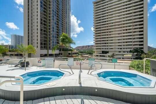 Deluxe Panoramic Mountain View Condo - 37Th Floor, Free Parking & Wifi Condo Honolulu Exteriör bild