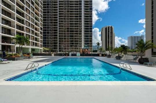 Deluxe Panoramic Mountain View Condo - 37Th Floor, Free Parking & Wifi Condo Honolulu Exteriör bild